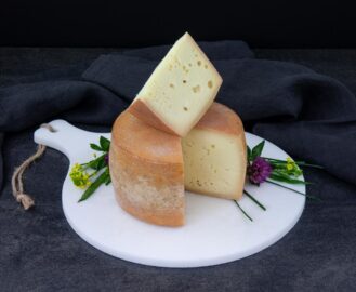 Rothachtaler auf Brett