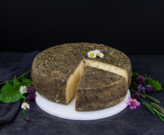 Wildkraeuterkaese Brett