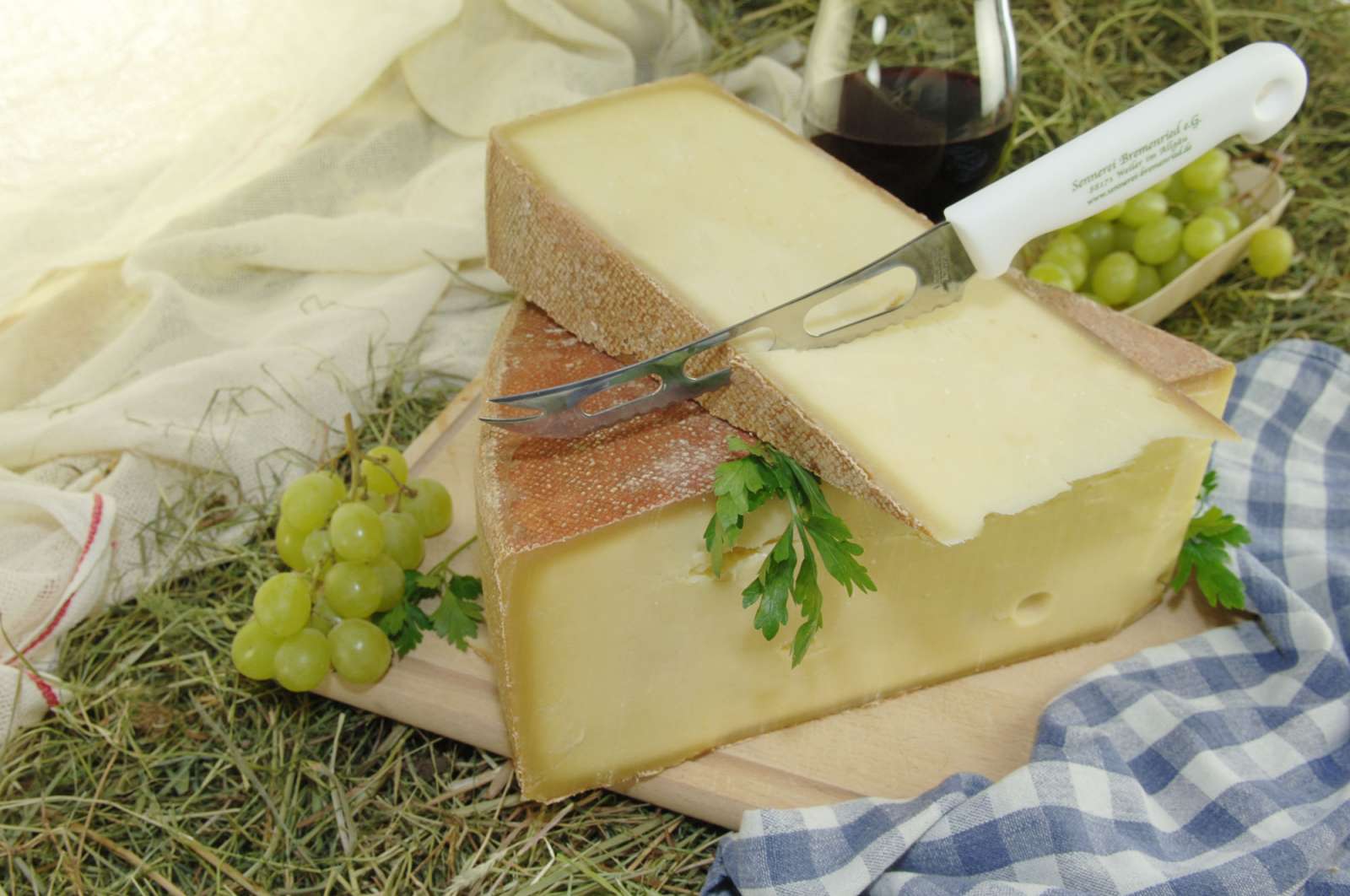 Allgäuer Bergkäse g. U., mild (13,00 € / kg) Sennerei Bremenried