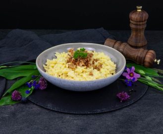 Kaesspaetzle in Schuessel