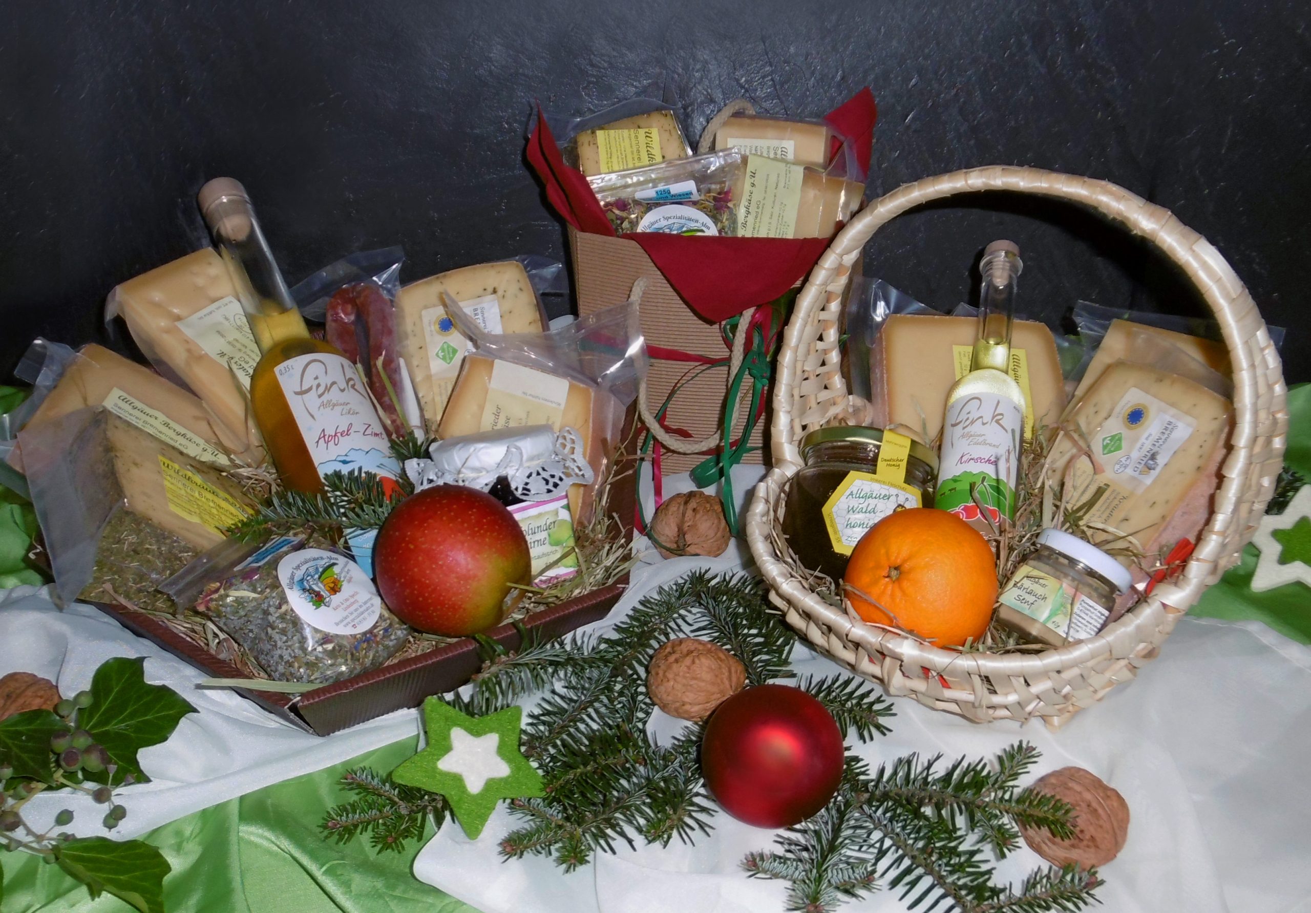Sennerei Bremenried - Geschenkkorb, mit Käse, Likör, Obst, Konfitüre
